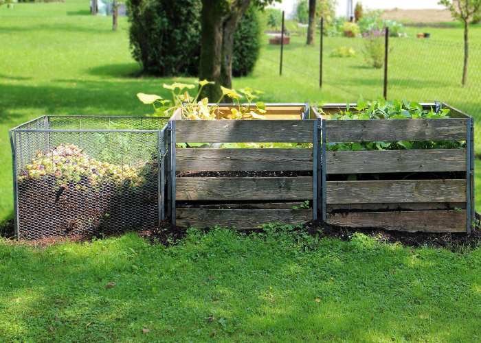 compost-pile-for-vegetable-garden
